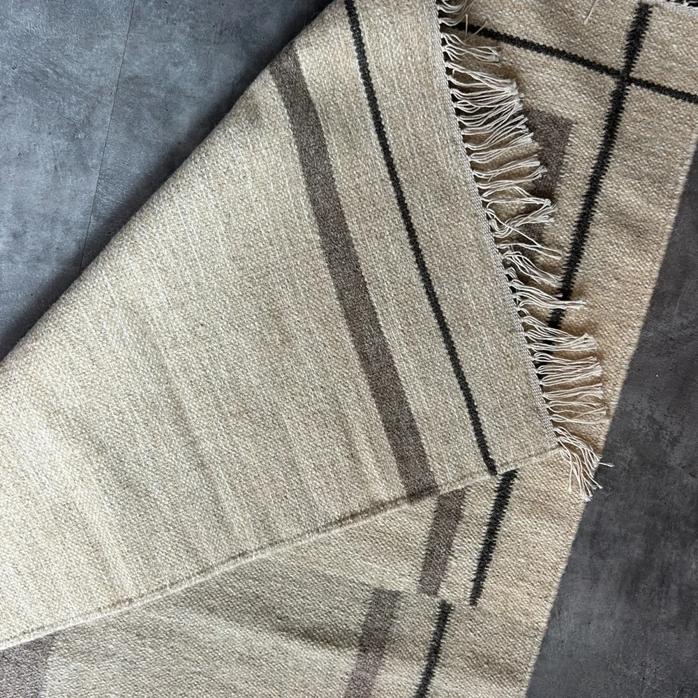 Pottery Barn Colorblock Wool Rug About 3 ft x 5 ft Indoor Outdoor NEW